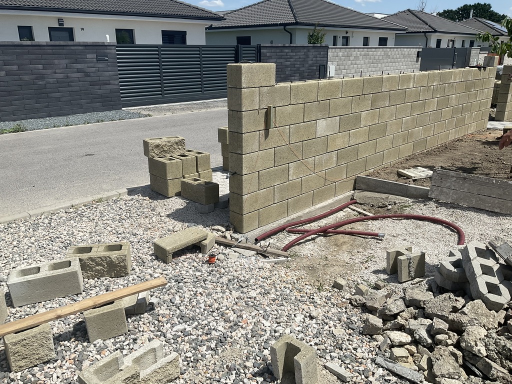 163C758B EF23 4923 A1D8 DC89E76C2C9C 1 105 c